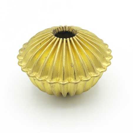 Pasante decorativo de latón 50mm x 37mm rizo y corona