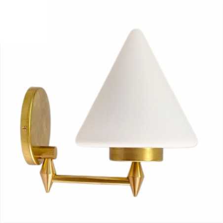 Aplique de latón con tulipa de cristal cónica mate