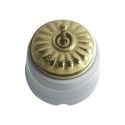 Conmutador porcelana tapa grabada oro y patilla dorada