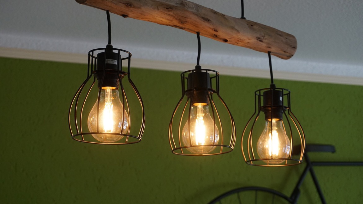 Qué accesorios necesito para montar una lámpara colgante de techo