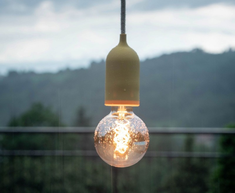 ¡Ilumina tu jardí­n! Crea una lámpara exterior con los recambios y accesorios de FABRICA TU LAMPARA