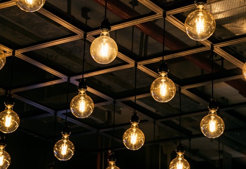Iluminación LED vs. incandescente: ¿Qué opción es la mejor para tus lámparas?