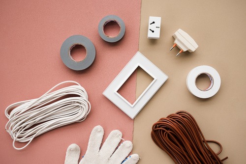 Cables, interruptores y enchufes: La guía de accesorios imprescindibles para reparar lámparas